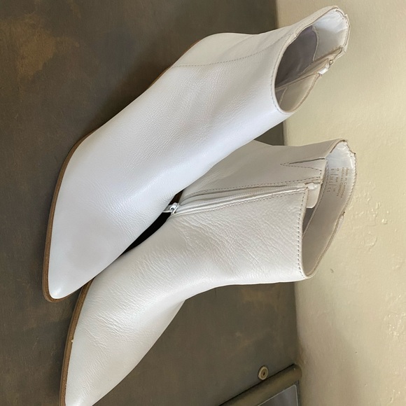 Price Drop‼️ NWOT ALDO White Booties - Picture 7 of 8